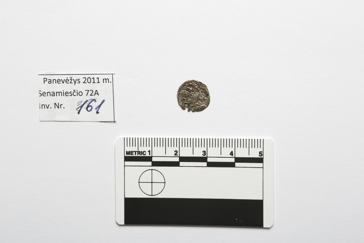LDK. Žygimantas Augustas. Denaras. 1557 m. Sidabras. Ø 12 mm, Panevėžys, Perkasa Nr. 2, Kapas Nr. 123